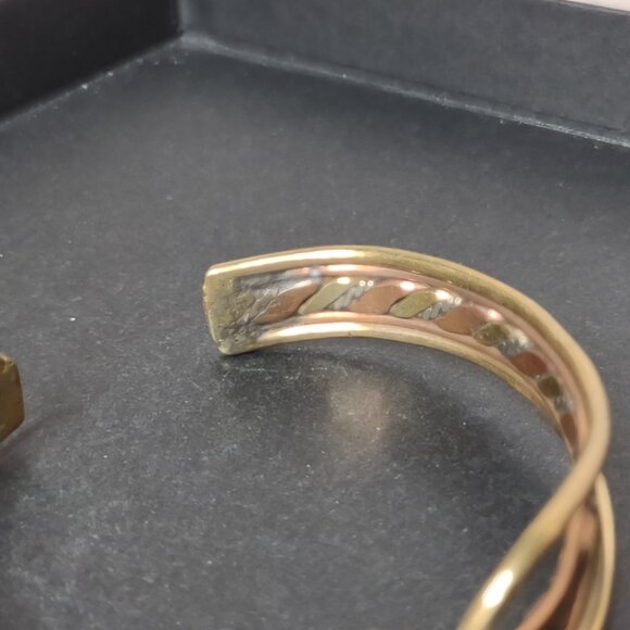 6.75 Inch Very Awesome Vintage Multi Tone Metal Cuff Bracelet - Picture 3 of 13